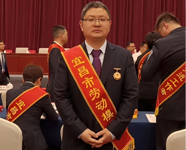 祝賀！微特工程師張艷波榮獲宜昌市“勞動(dòng)模范”稱號(hào)